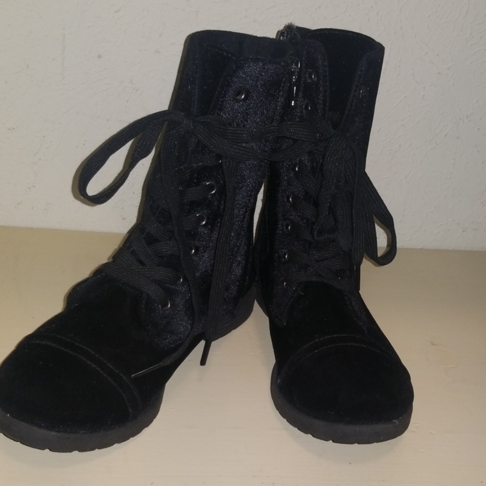 Black velvet side zip girls boots